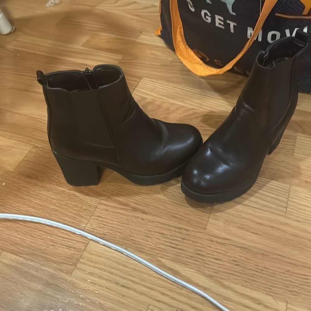 New boots without tag size 6 1/2